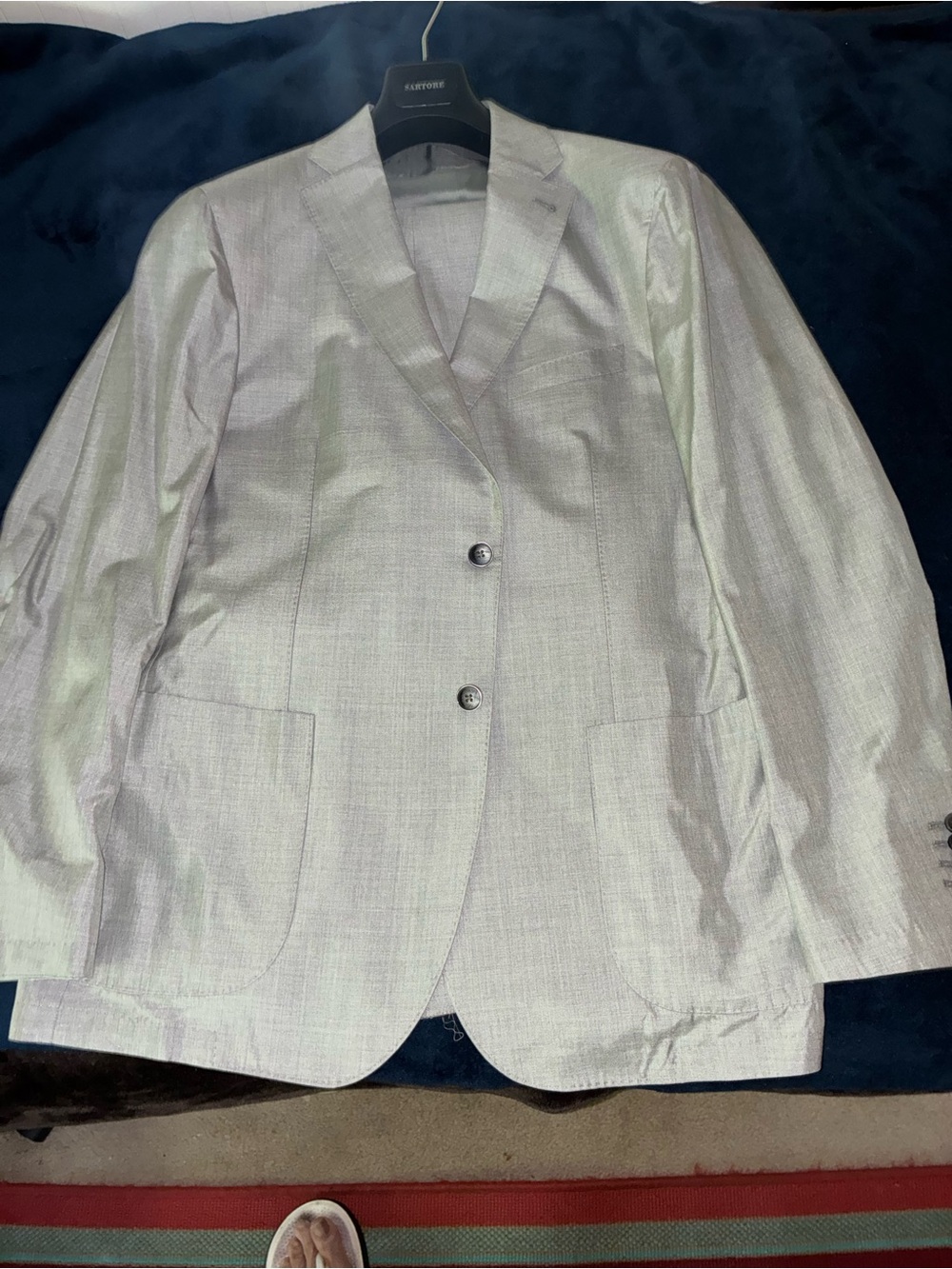 Saks Fifth Avenue Silver-Gray Two-Button Men's suit. 100% Silk
